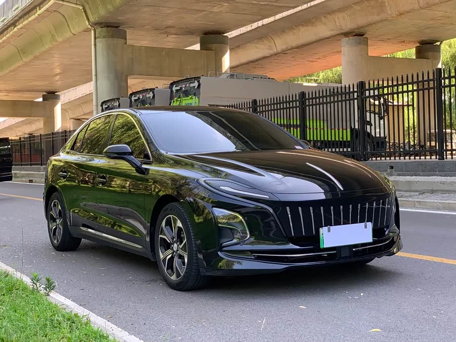 Hongqi E-QM5