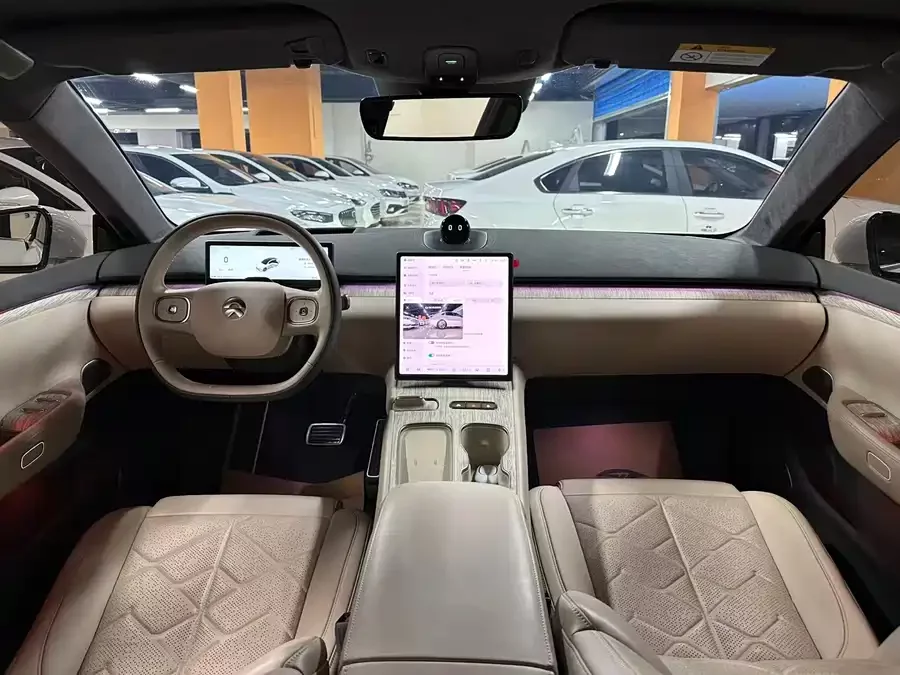 NIO ET7