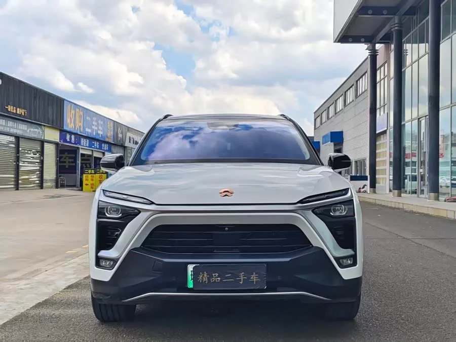 NIO ES8