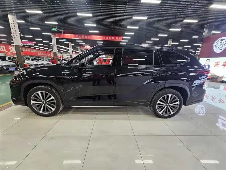Toyota Crown Land