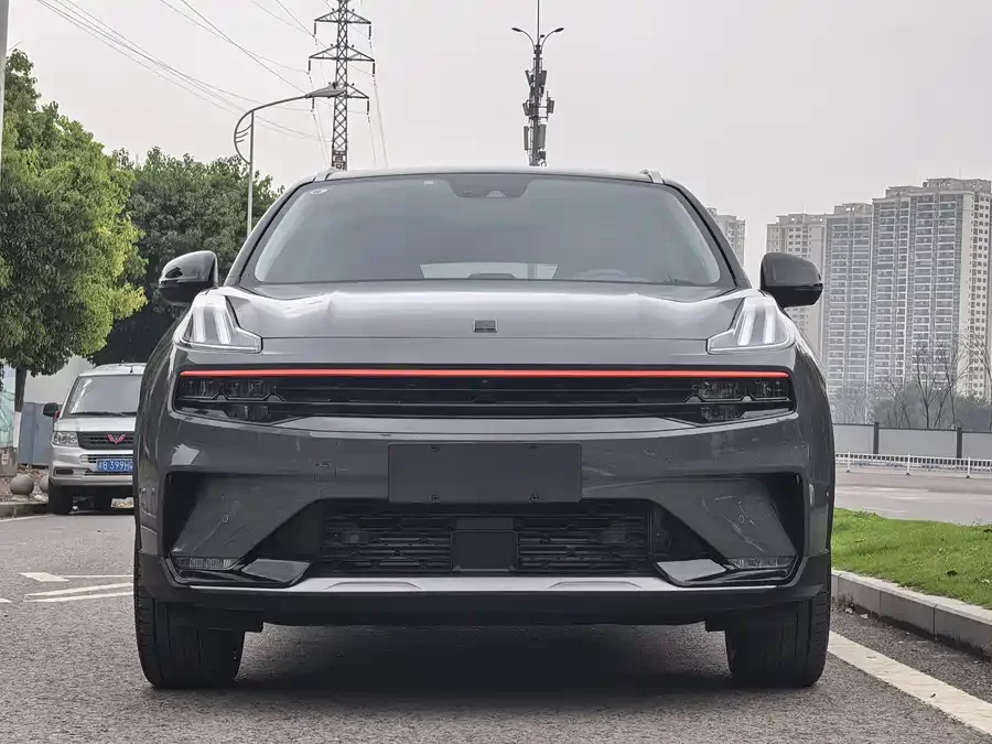 Lynk & Co 06