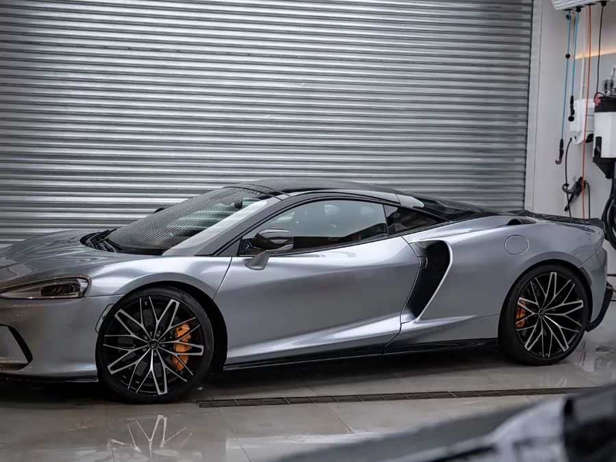 McLaren GT