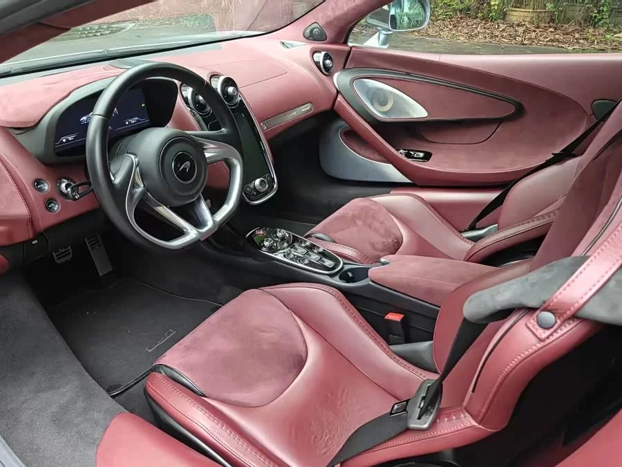 McLaren GT