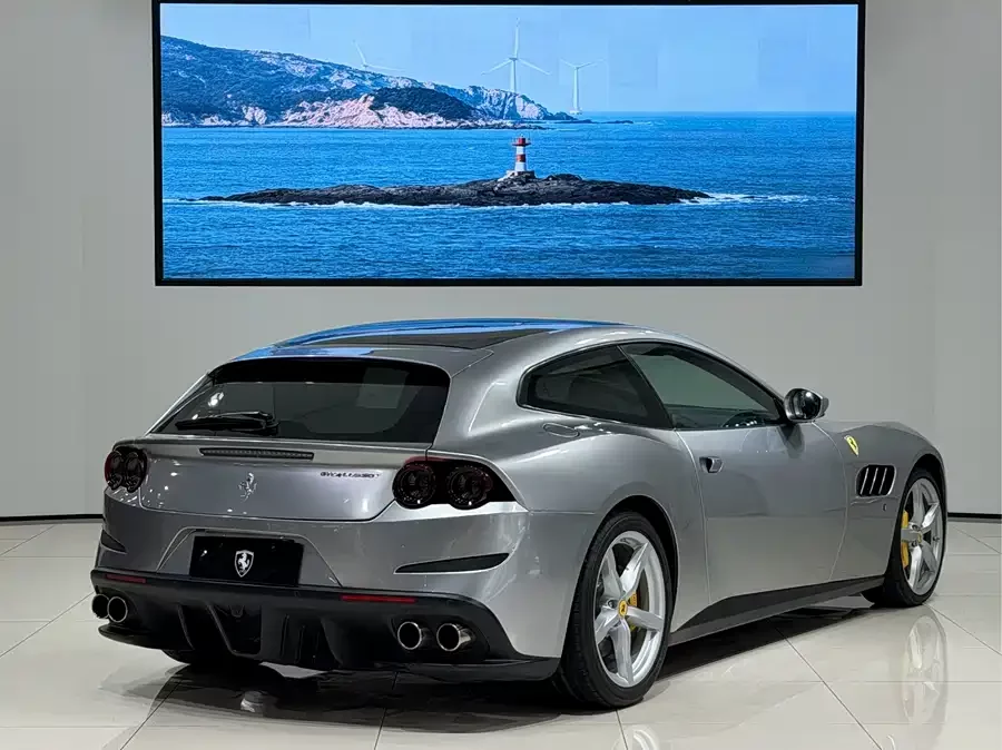 Ferrari GTC4Lusso