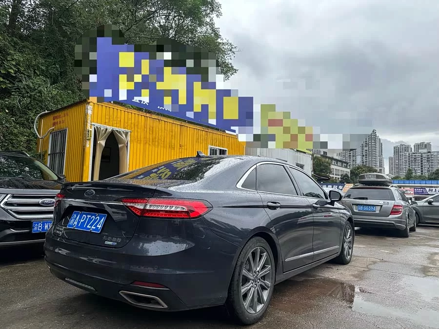 Ford Taurus