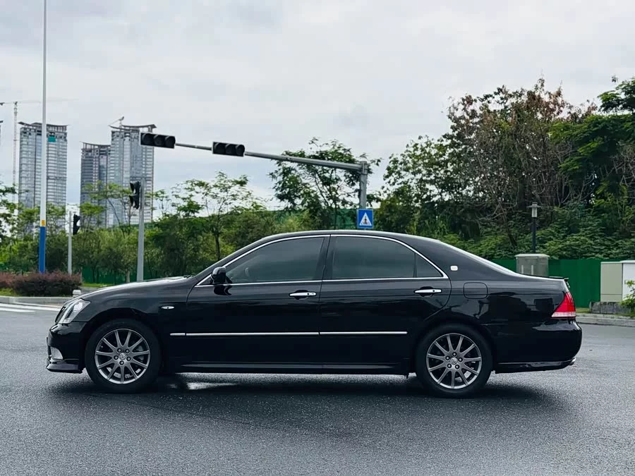 Toyota crown