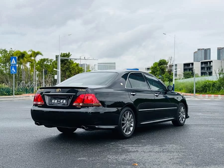 Toyota crown