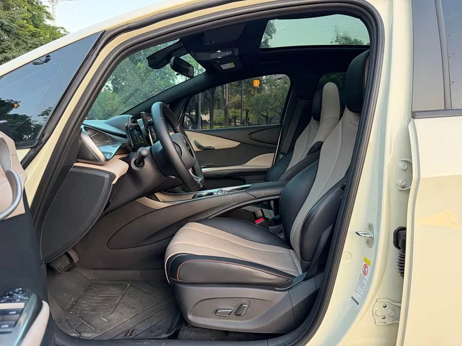 BYD Dolphin
