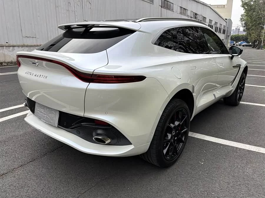 Aston Martin DBX