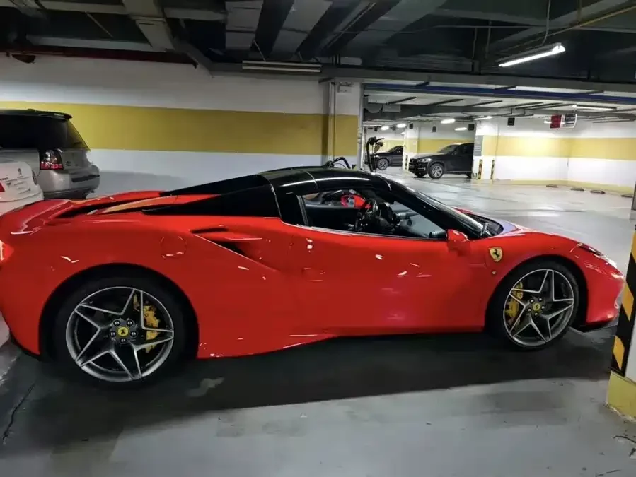 Ferrari F8
