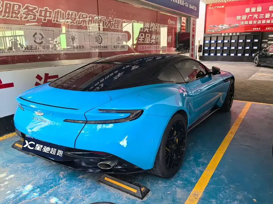 Aston Martin DB11