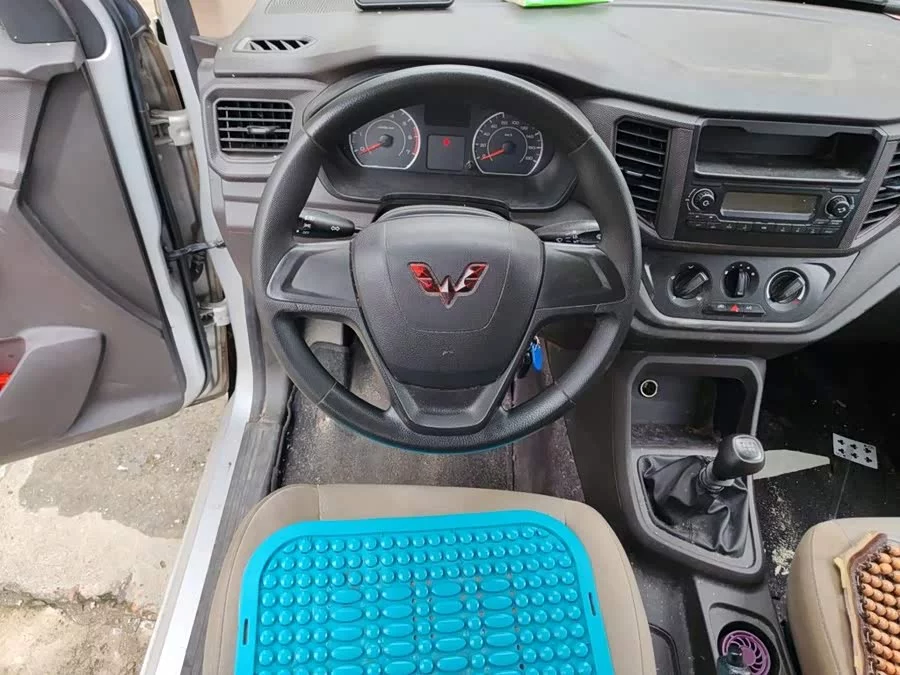Wuling Hongguang V