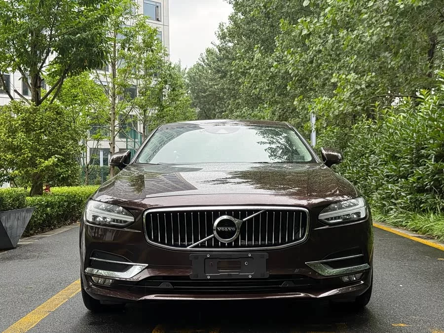 Volvo S90