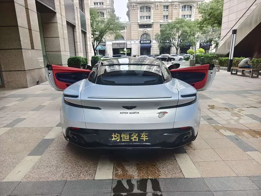 Aston Martin DB11