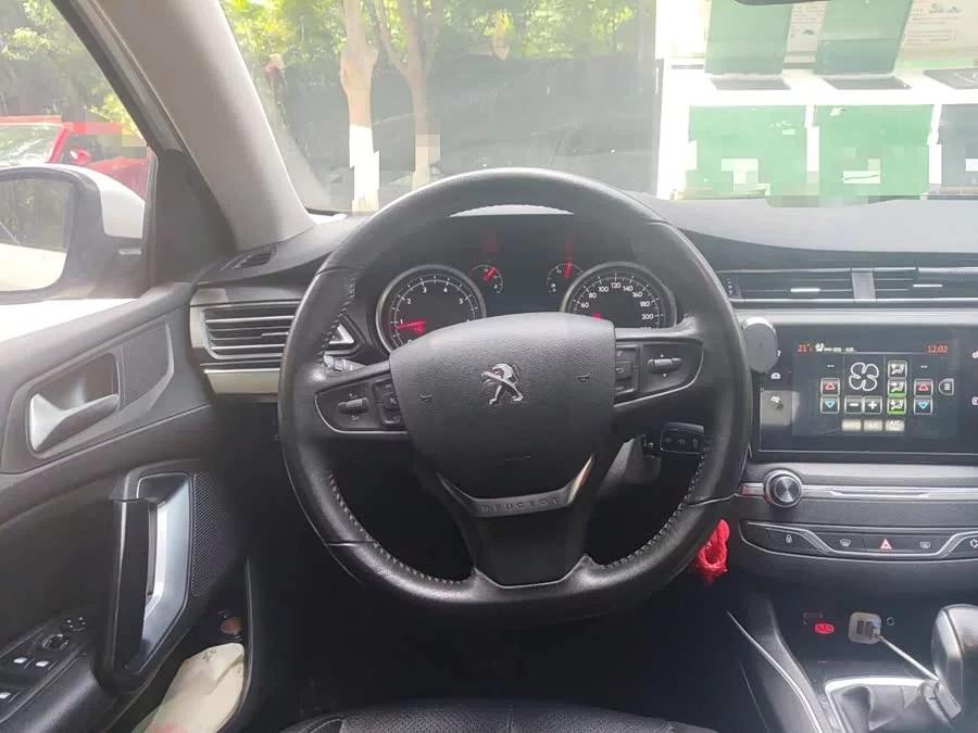 Peugeot 408