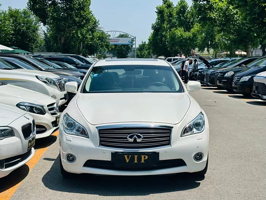 Infiniti Q70