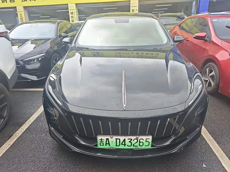 Hongqi E-QM5