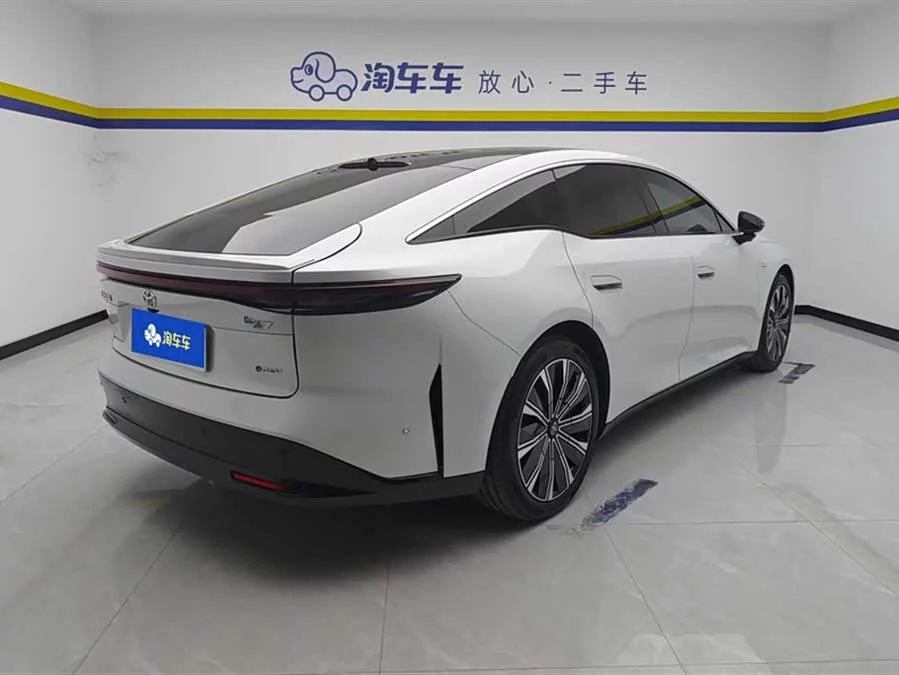 Toyota Platinum 7