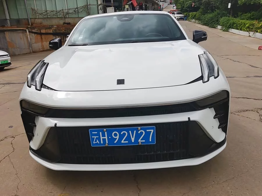 Lynk & Co 03