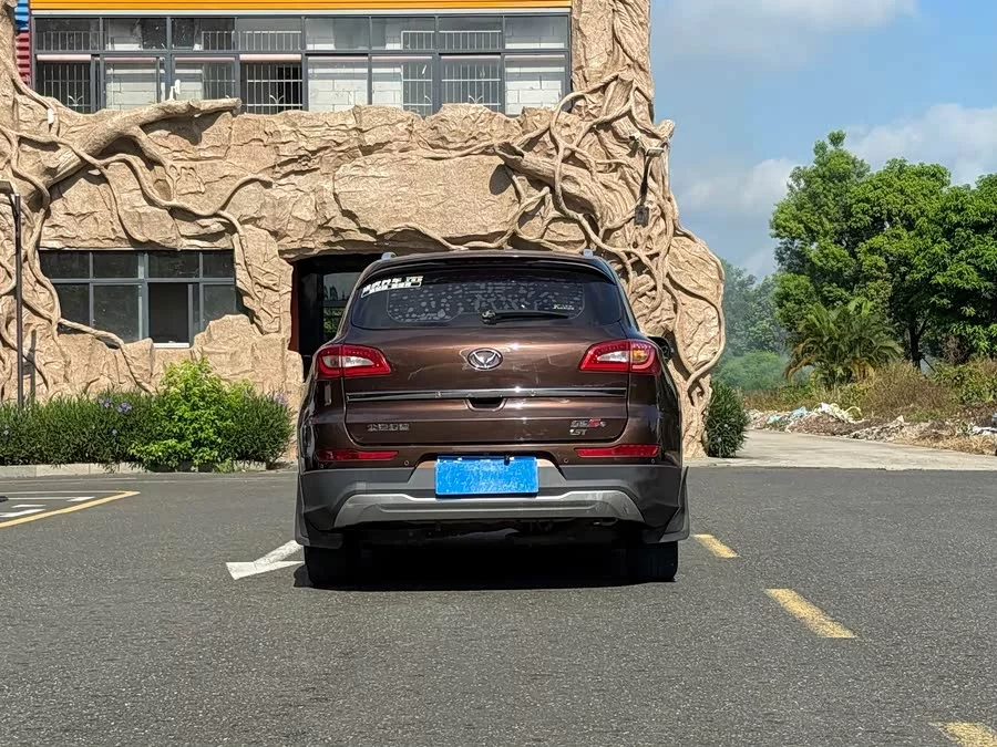 BAIC S6