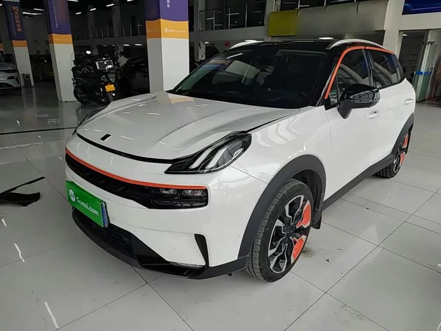Lynk & Co 06