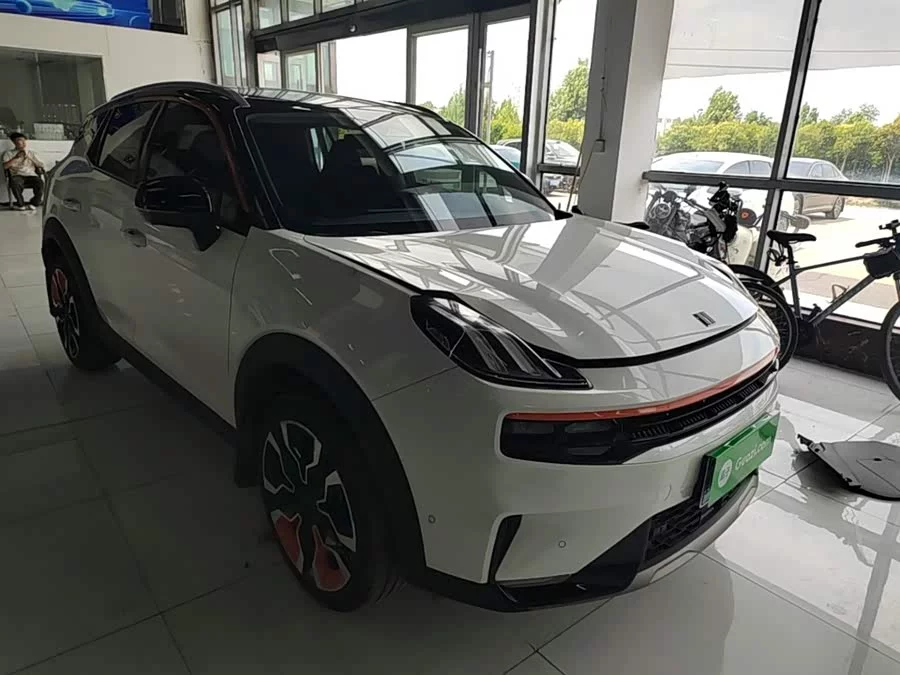 Lynk & Co 06