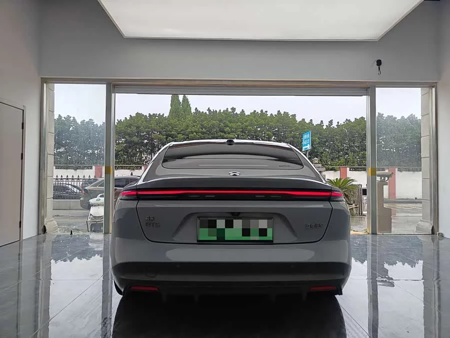 NIO ET5