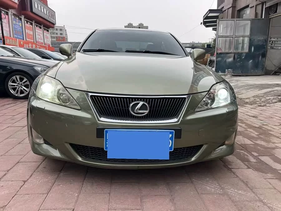 Lexus IS