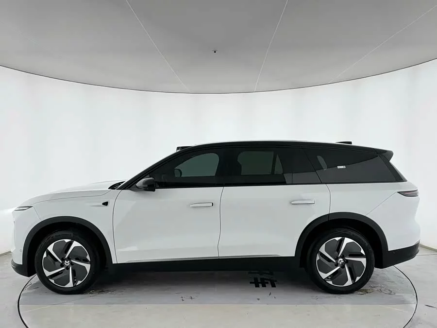 NIO ES8