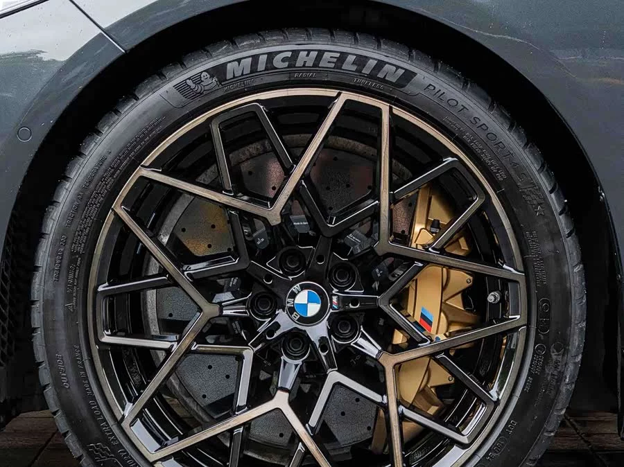BMW M8