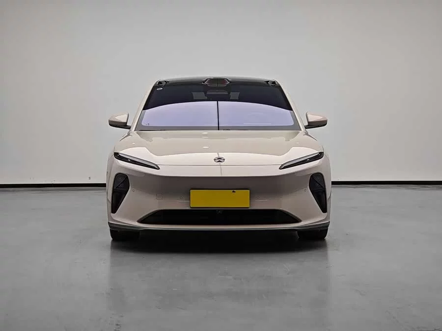 NIO ET5