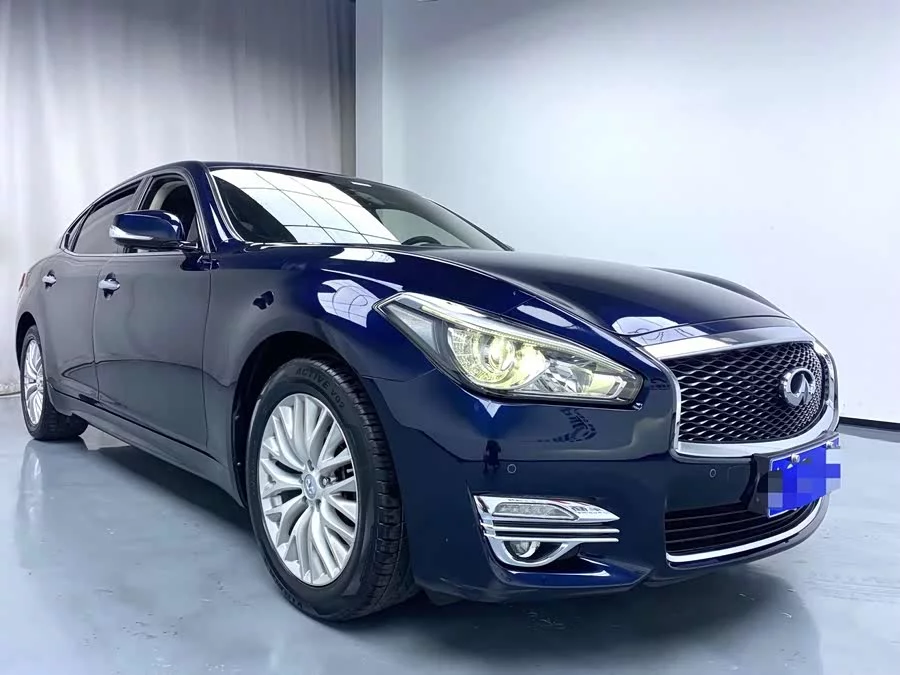 Infiniti Q70