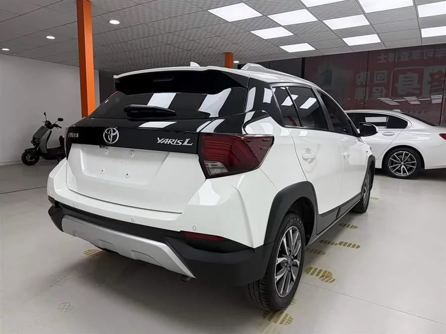 Toyota YARiS L
