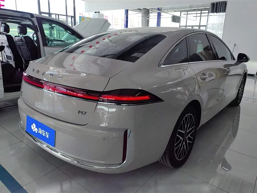 Roewe M7 DMH