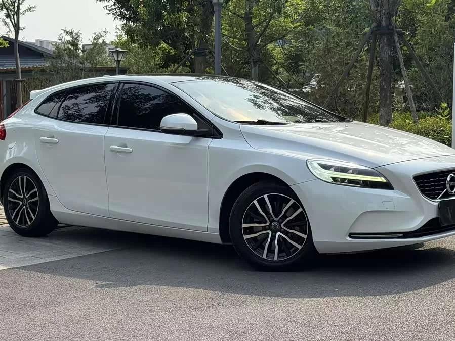 Volvo V40