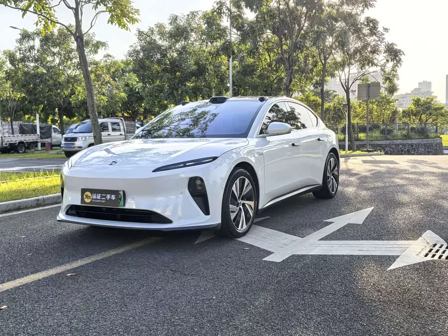 NIO ET5