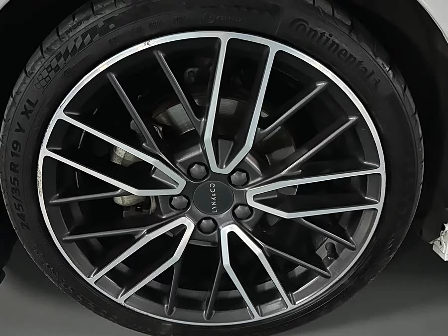 Lynk & Co 03
