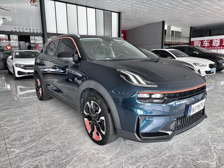 Lynk & Co 06