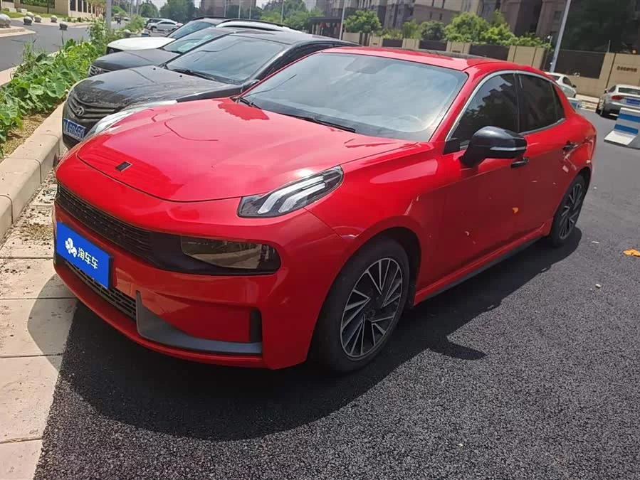 Lynk & Co 03
