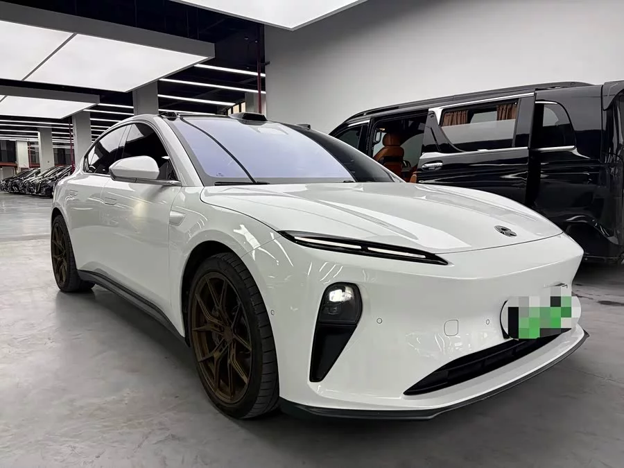 NIO ET5