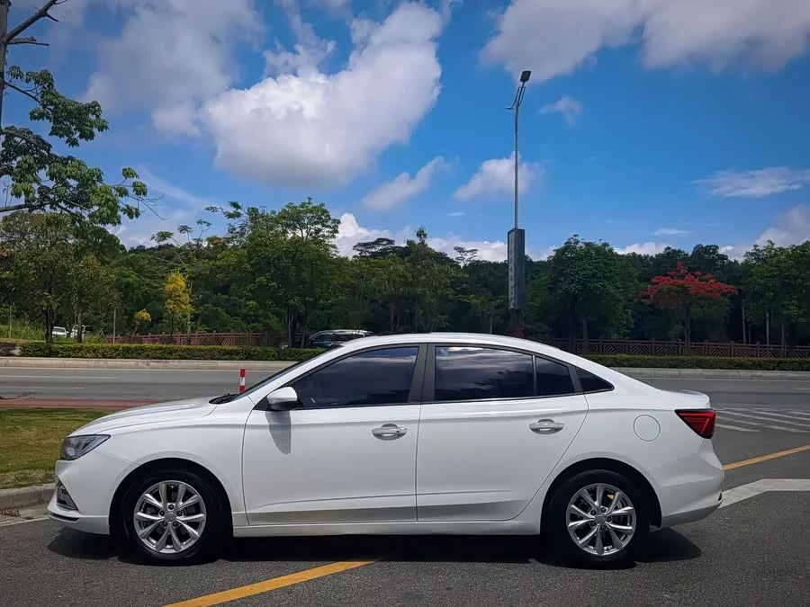 Roewe i5