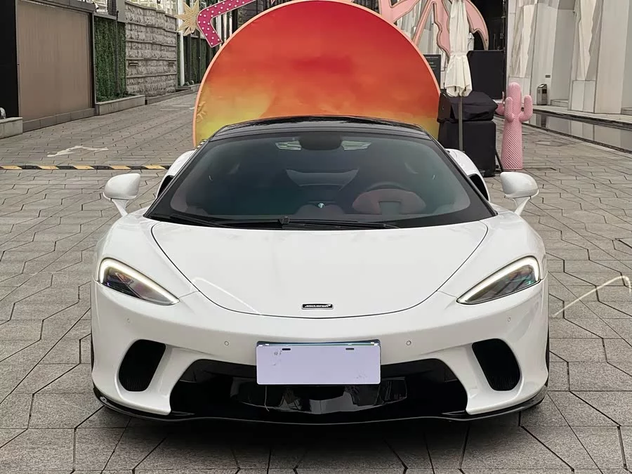 McLaren GT