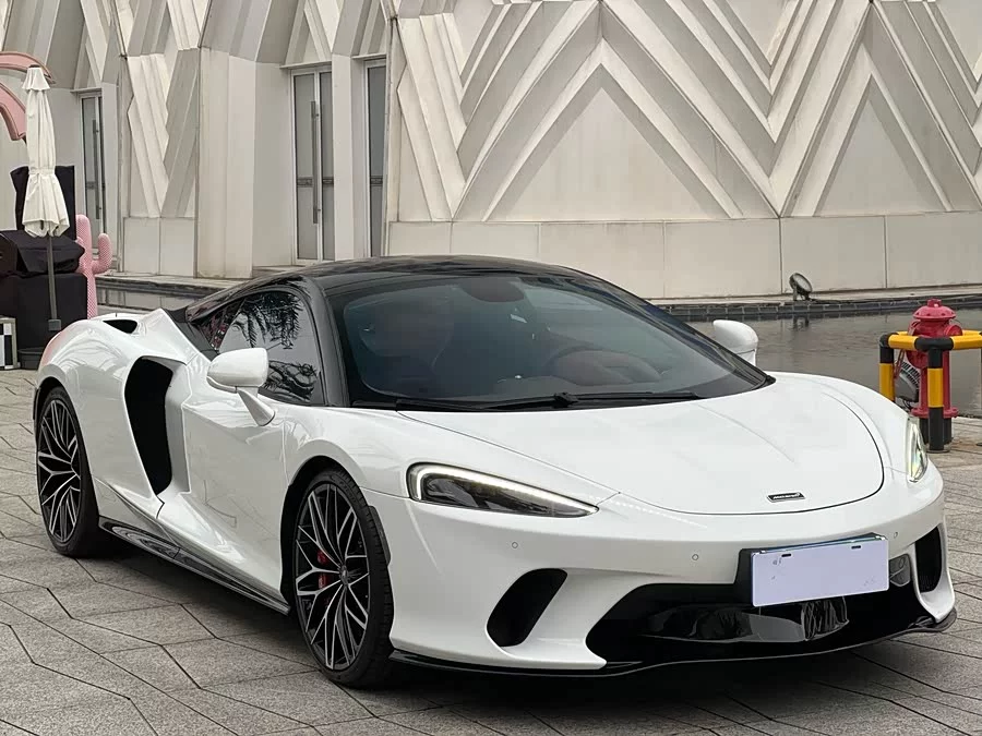 McLaren GT
