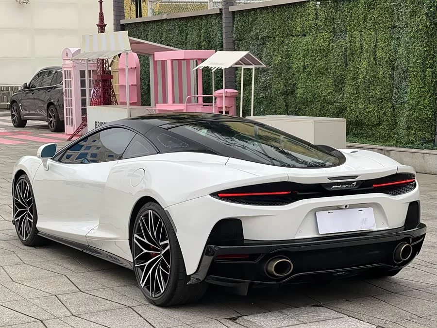 McLaren GT