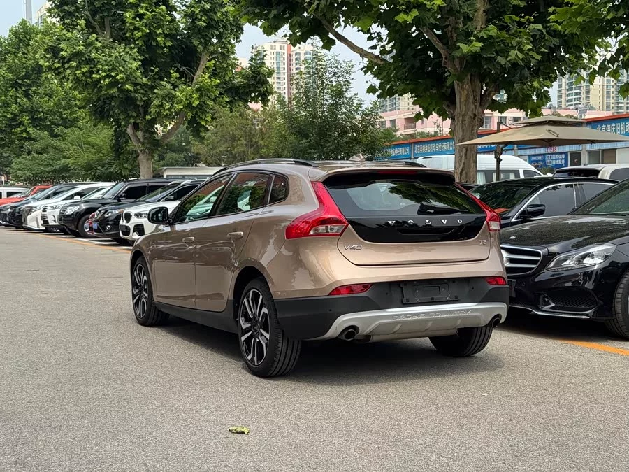 Volvo V40