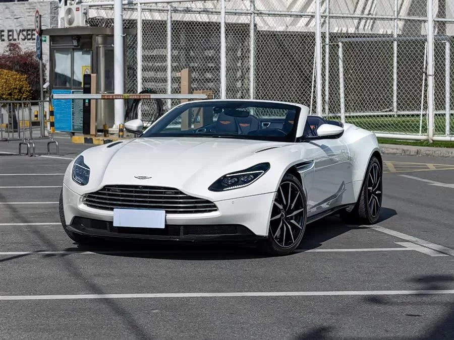 Aston Martin DB11