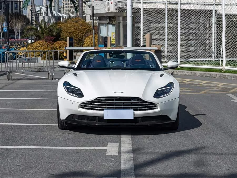 Aston Martin DB11