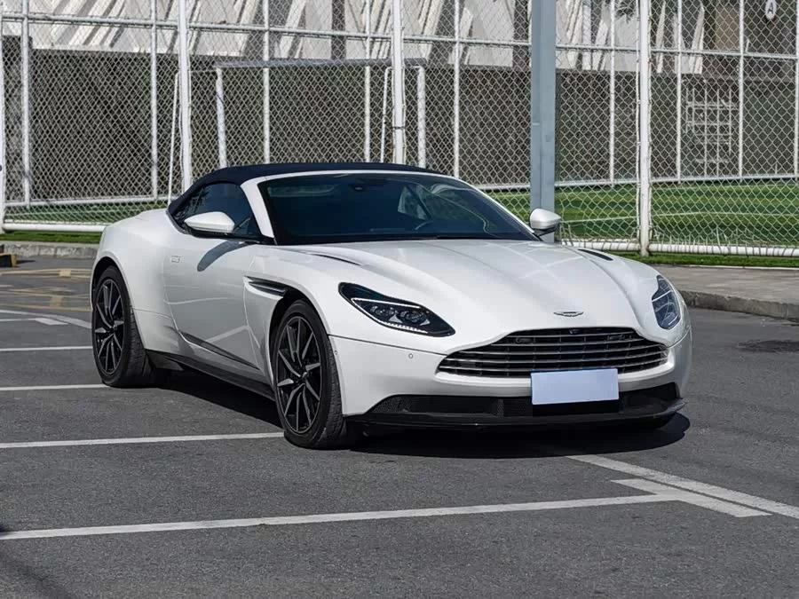 Aston Martin DB11