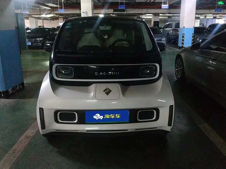 Baojun E300