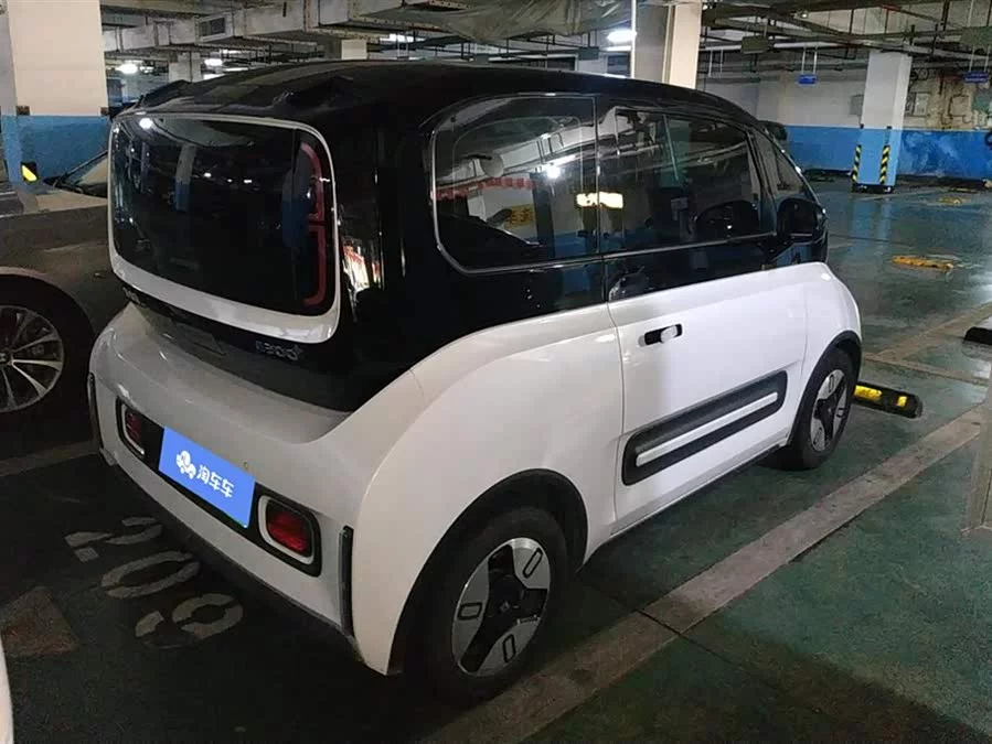 Baojun E300